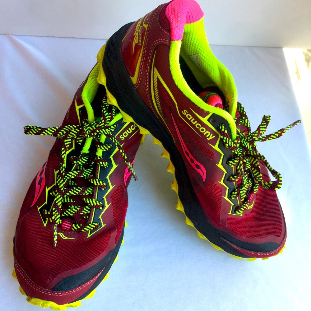 SAUCONY RUN ANY WHERE EVERUN WOMENS SNEAKERS 9.5